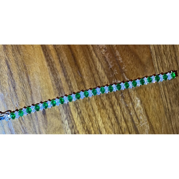 FABULOUS EMERALD CZ BRACELET - Picture 3 of 6